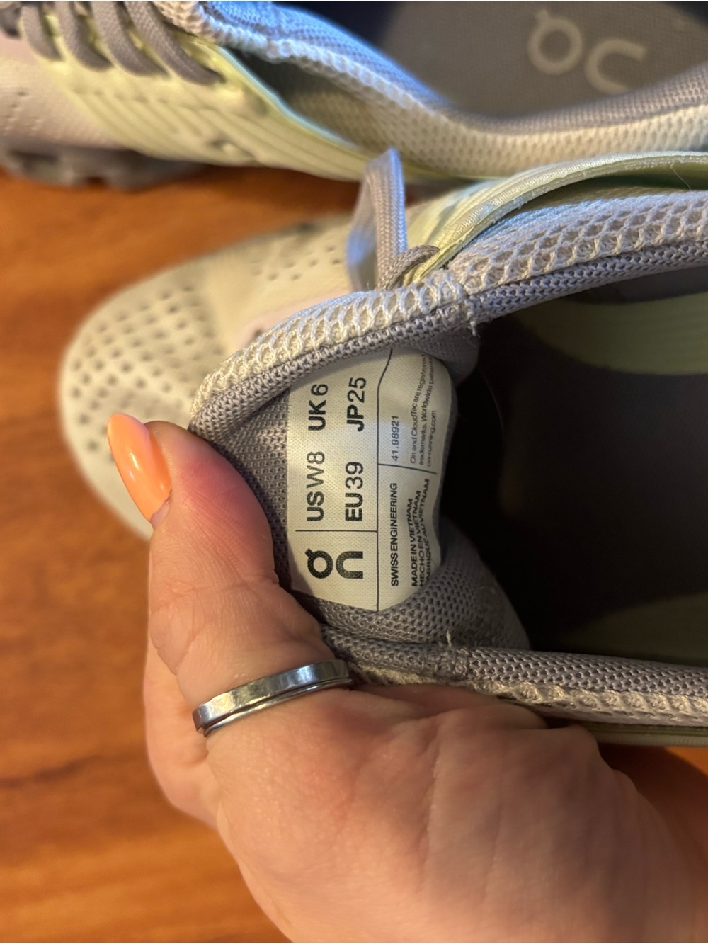 On Running Cloud Lightweight Beige/Gray/Green Running Shoes - Picture 3 of 3